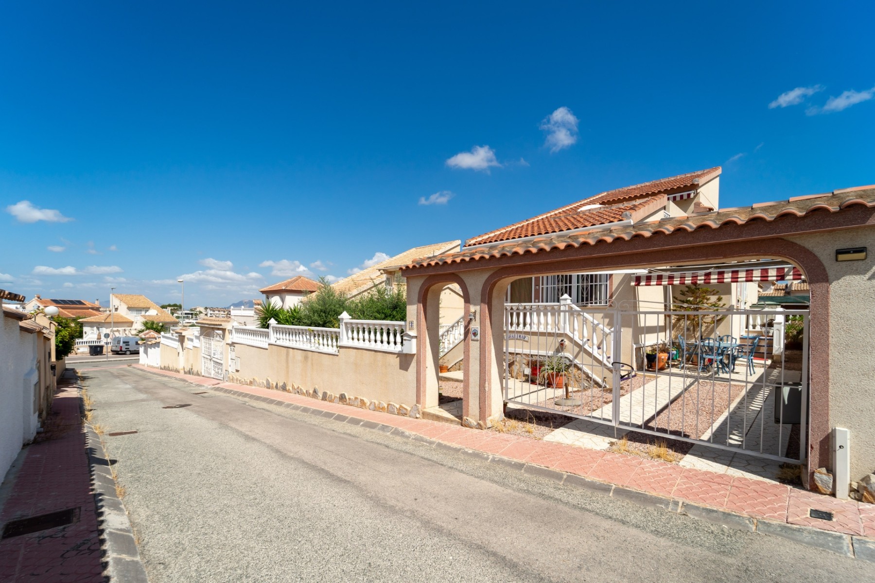 Villa in Alicante - view 1