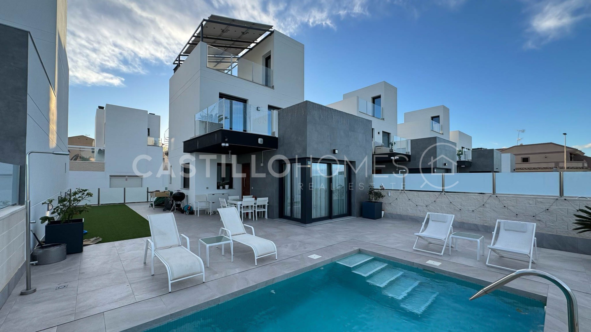 Villa in Urbanizacion los Balcones - view 1