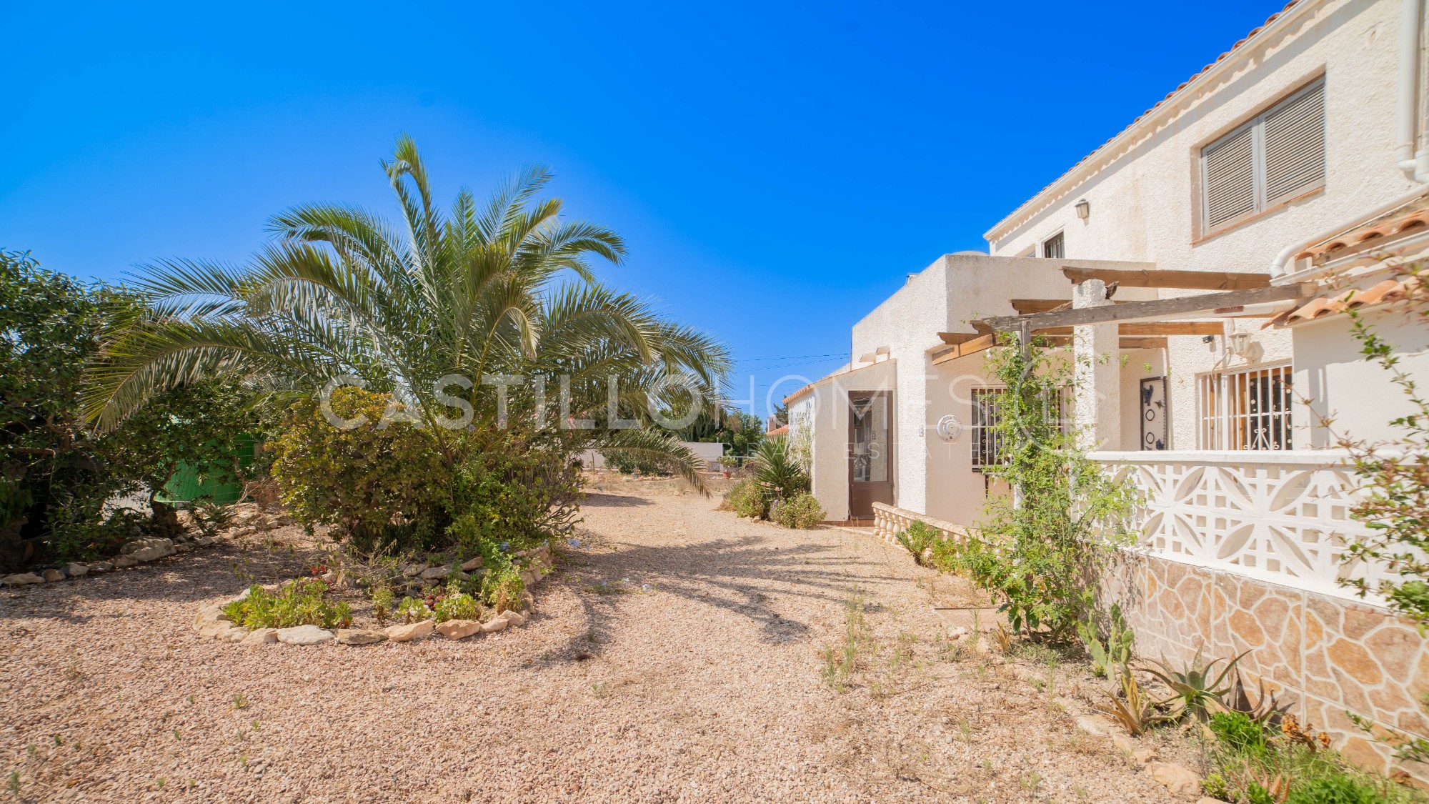 House in Alicante - view 1