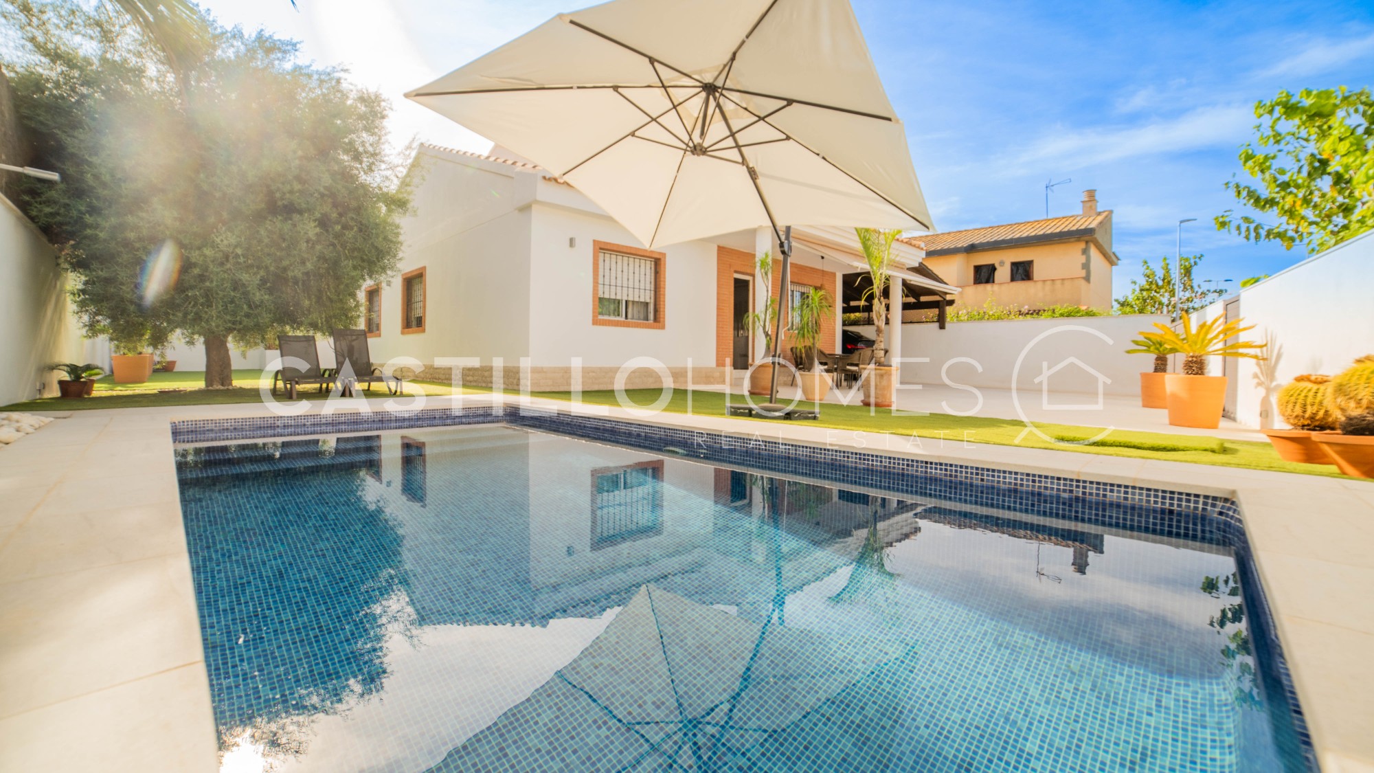 Villa in Alicante - view 1