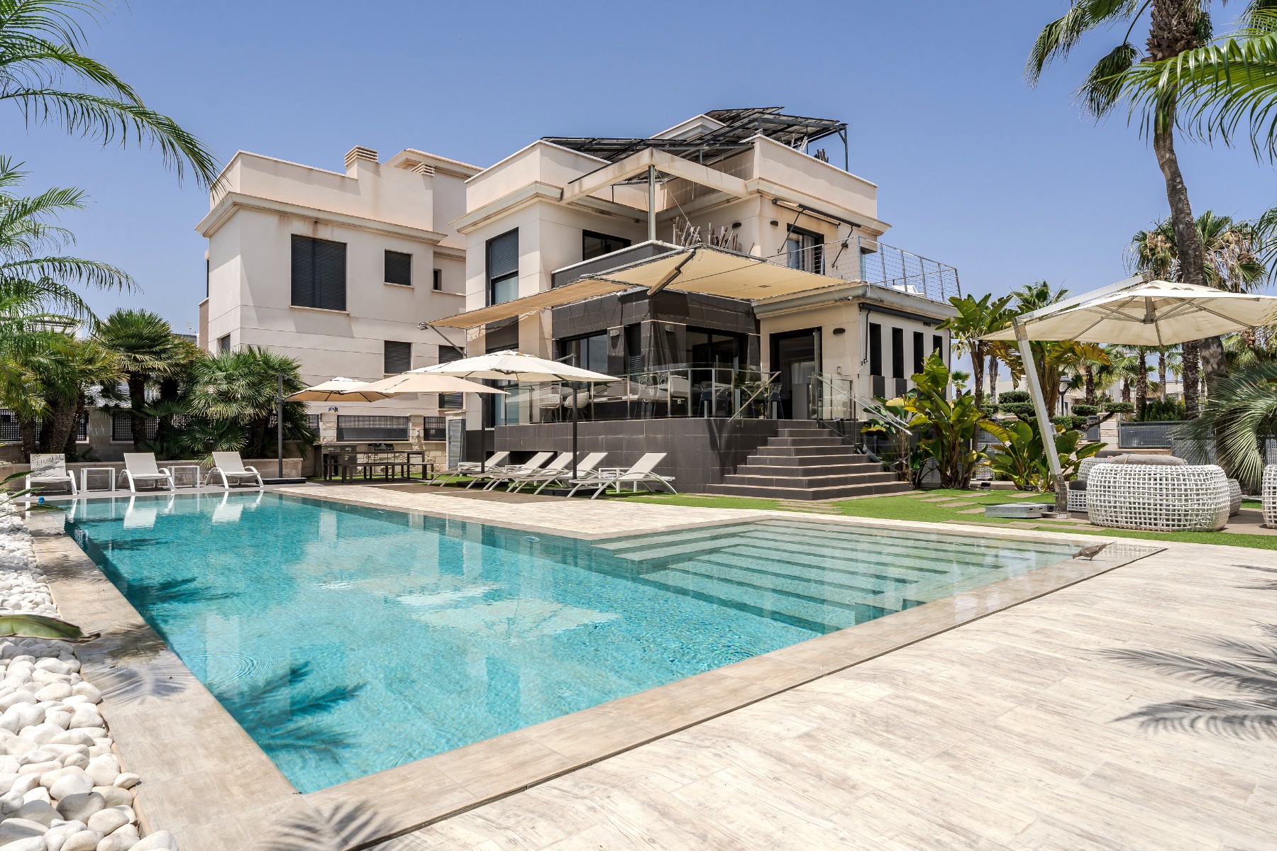 Villa in La Zenia - view 1