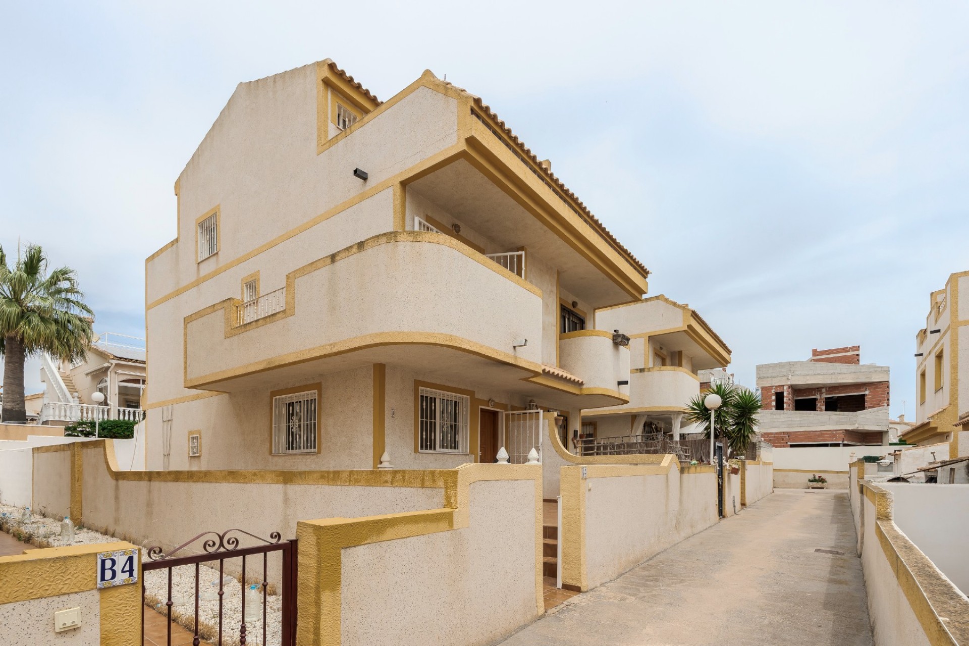 House in Urbanizacion los Balcones - view 1