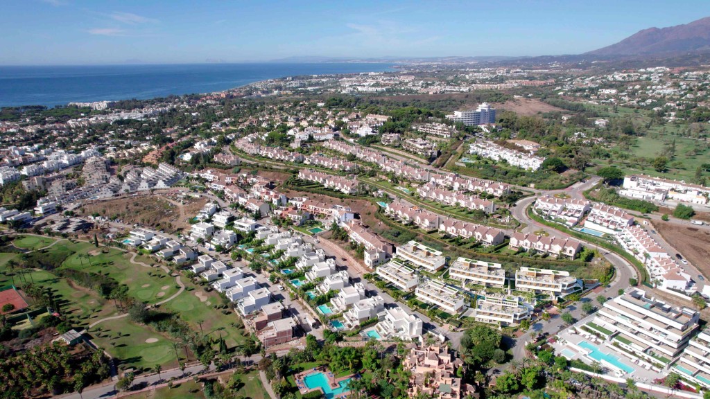 Villa in Estepona - view 1