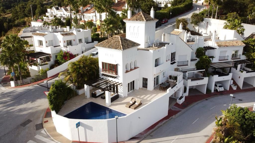 House in Marbella Del Este - view 1