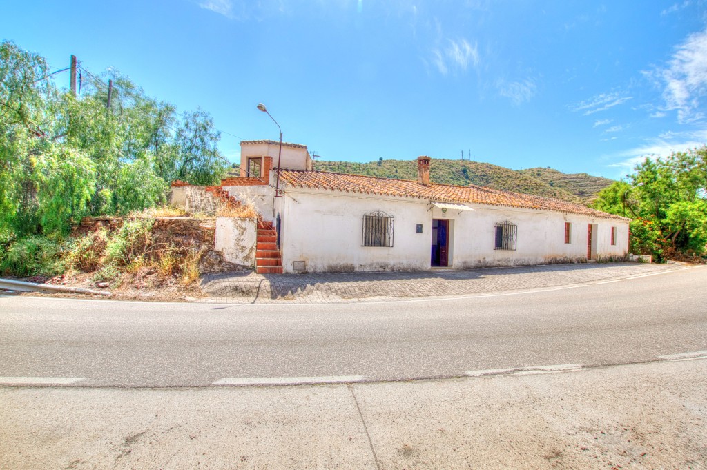 House in La Vinuela - view 1
