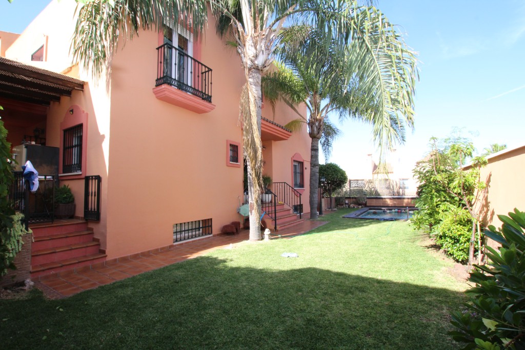 House in Marbella Del Este - view 1