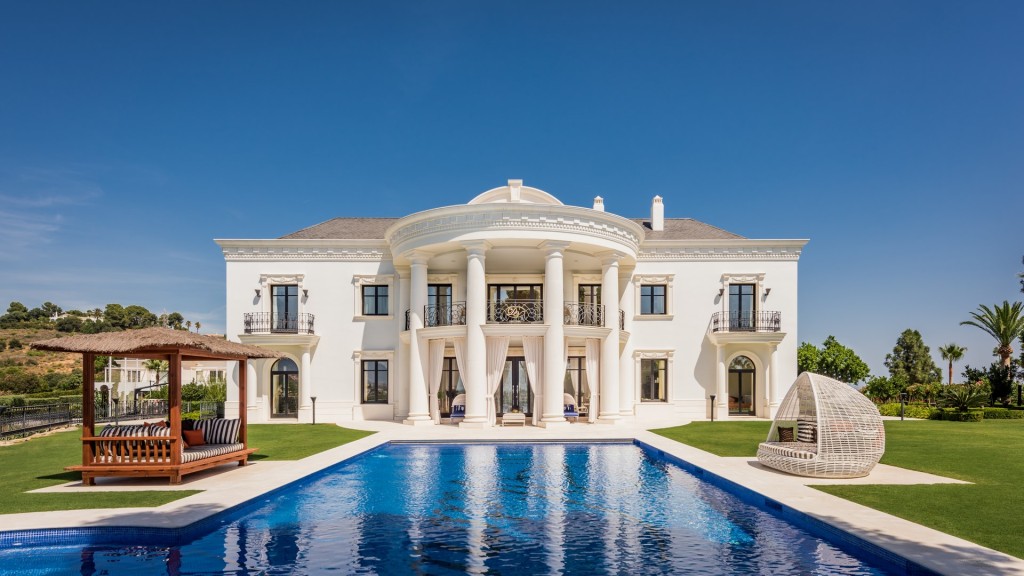 Villa in Marbella Del Este - view 1
