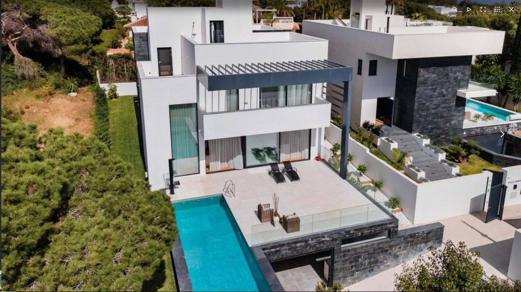 Villa in Marbella Del Este - view 1
