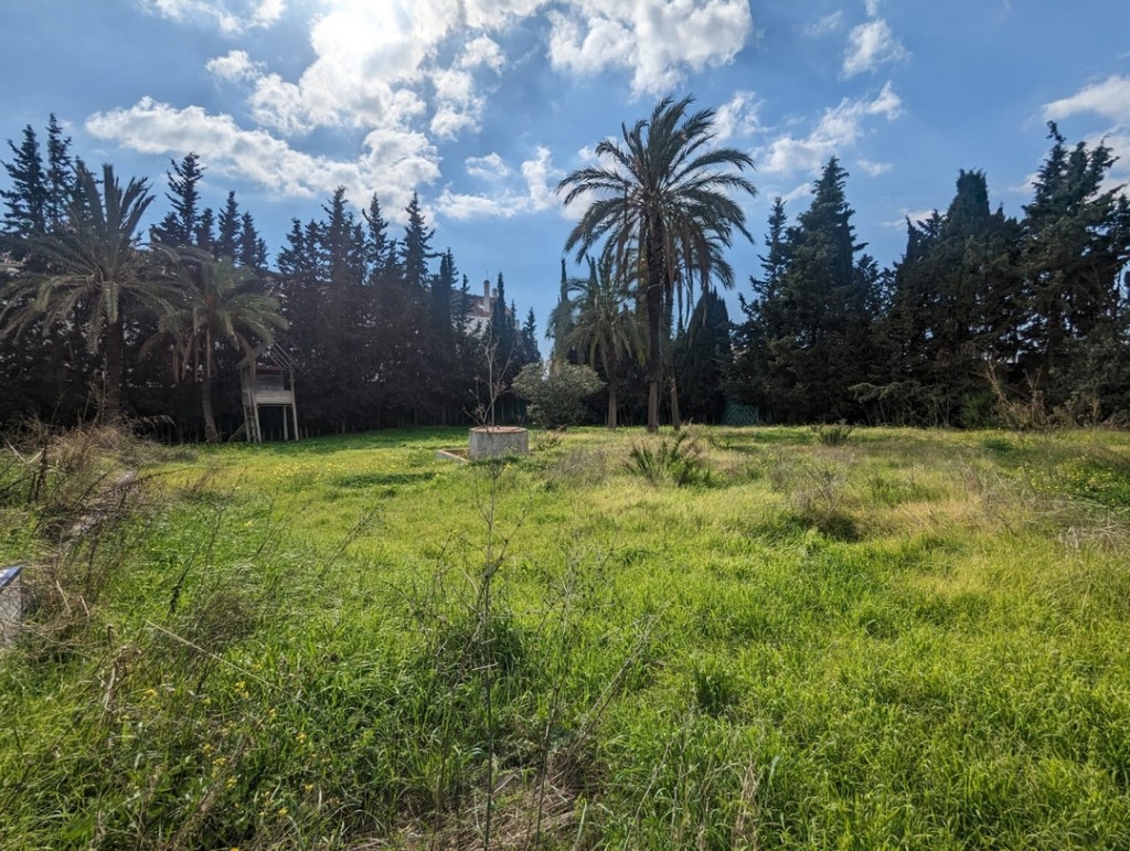 Land in Marbella Del Este - view 1