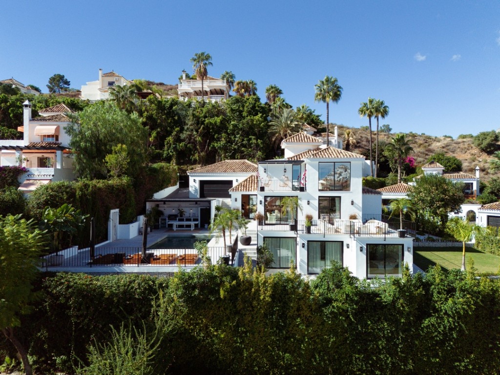 Villa in Marbella Del Este - view 1