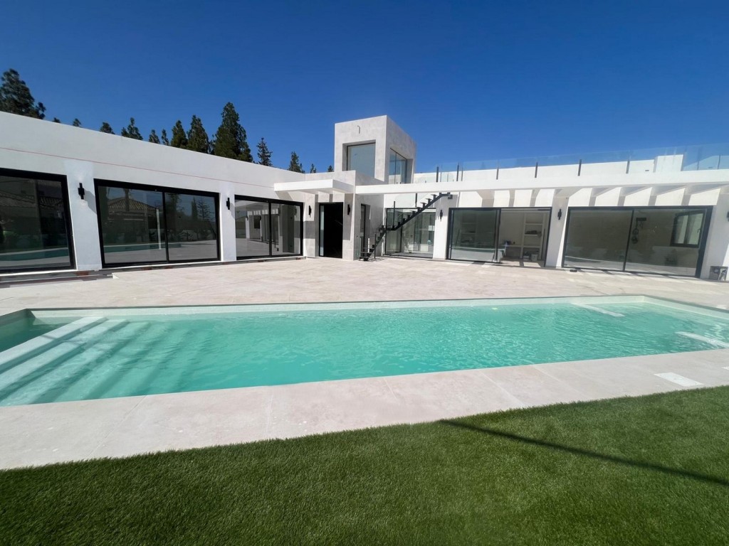 Villa in Malaga - view 1