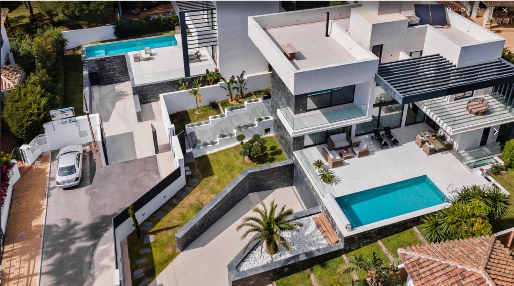 Villa in Marbella Del Este - view 1