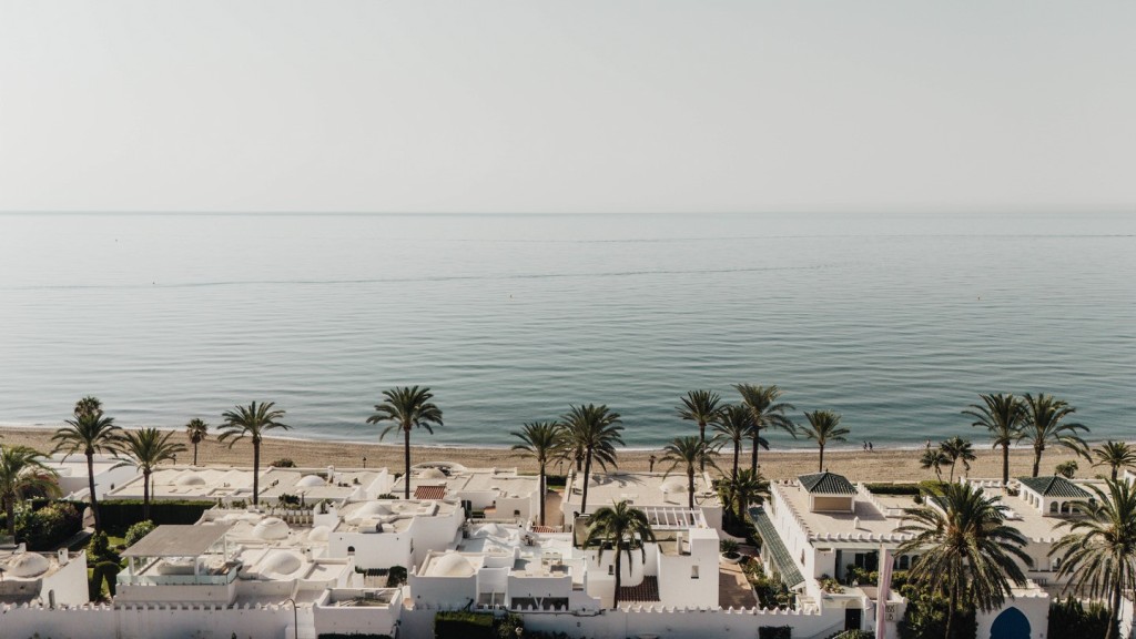 House in Marbella Del Este - view 1