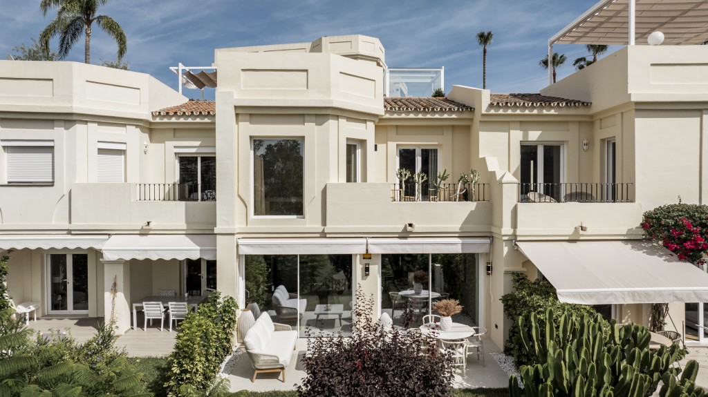 House in Benahavis - view 1
