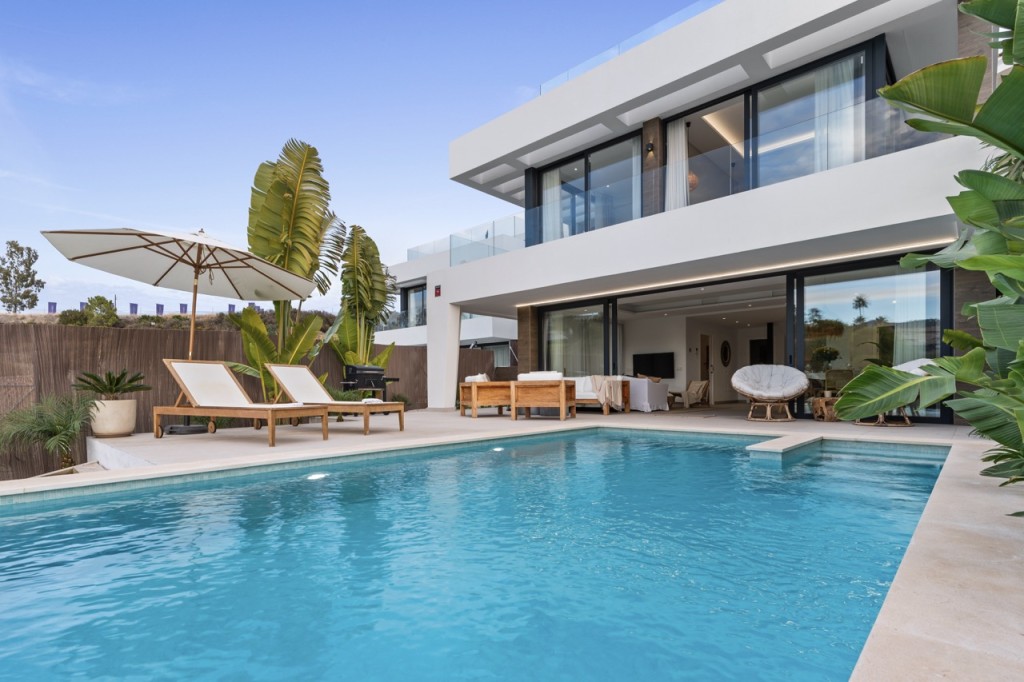 House in Estepona - view 1
