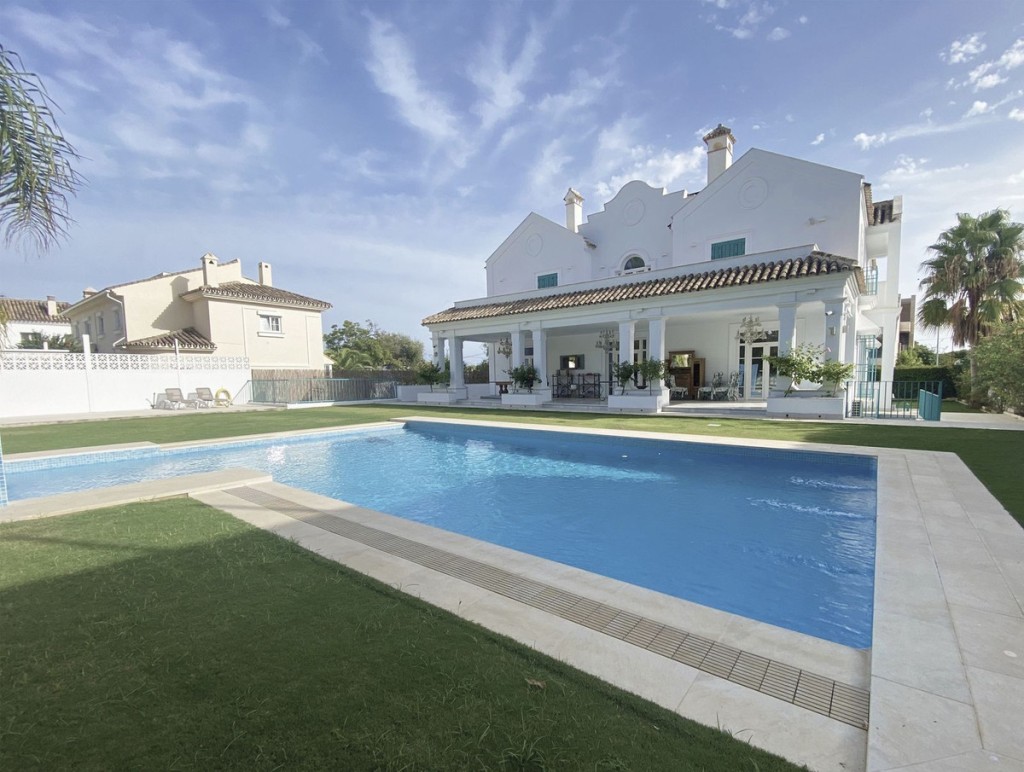 House in Marbella Del Este - view 1