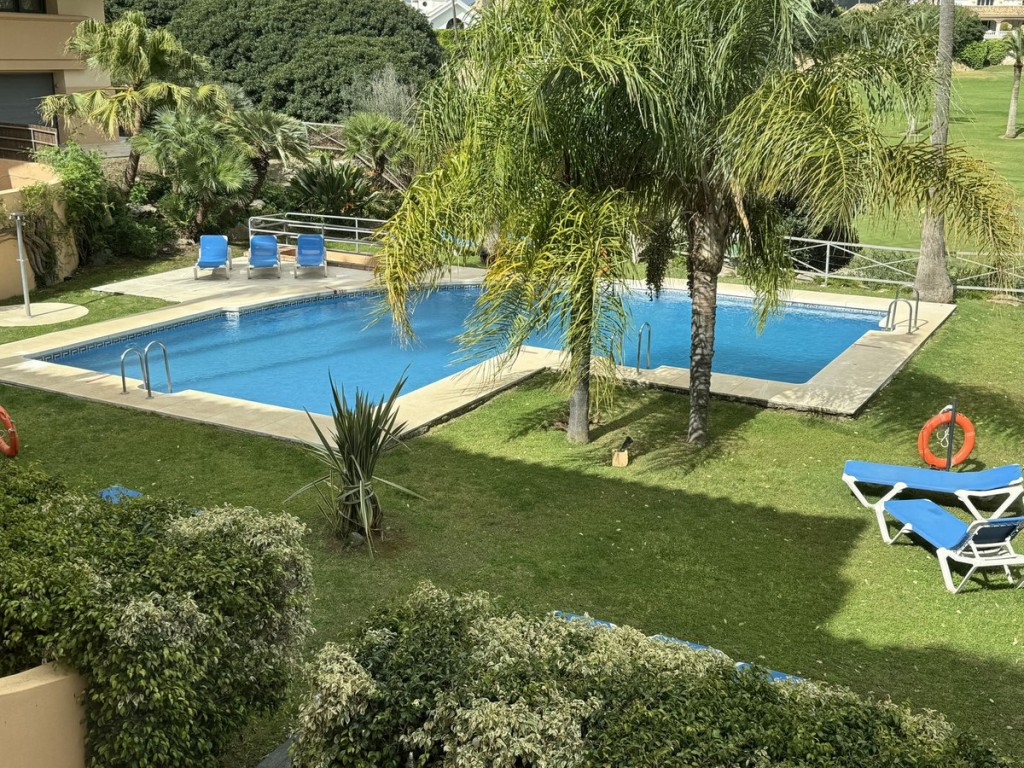 Apartment in Marbella Del Este - view 1