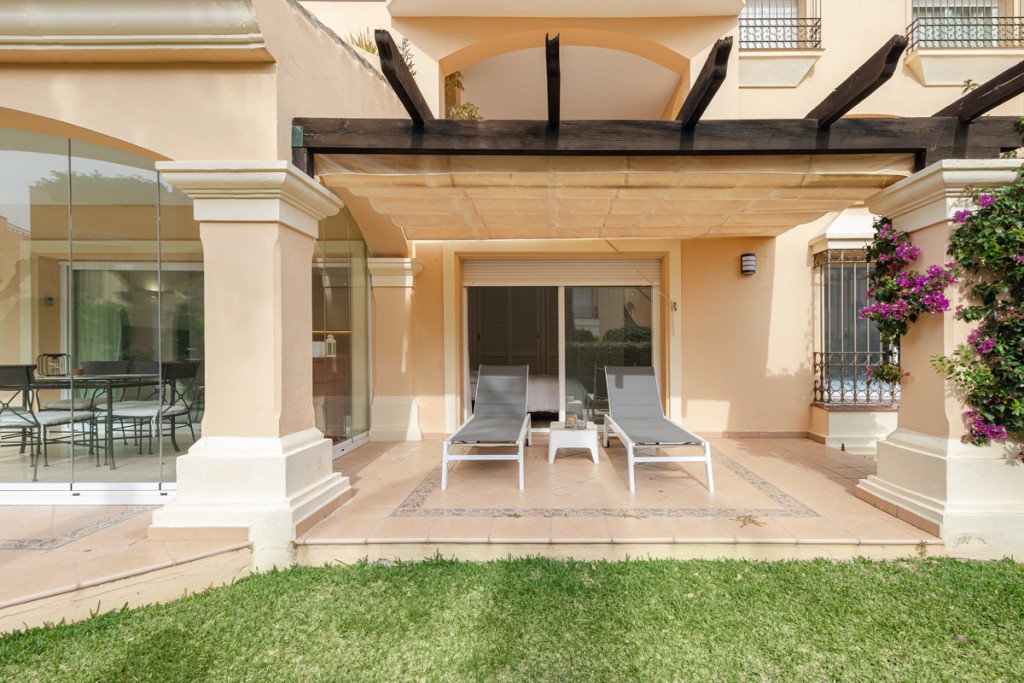 Apartment in Marbella Del Este - view 1