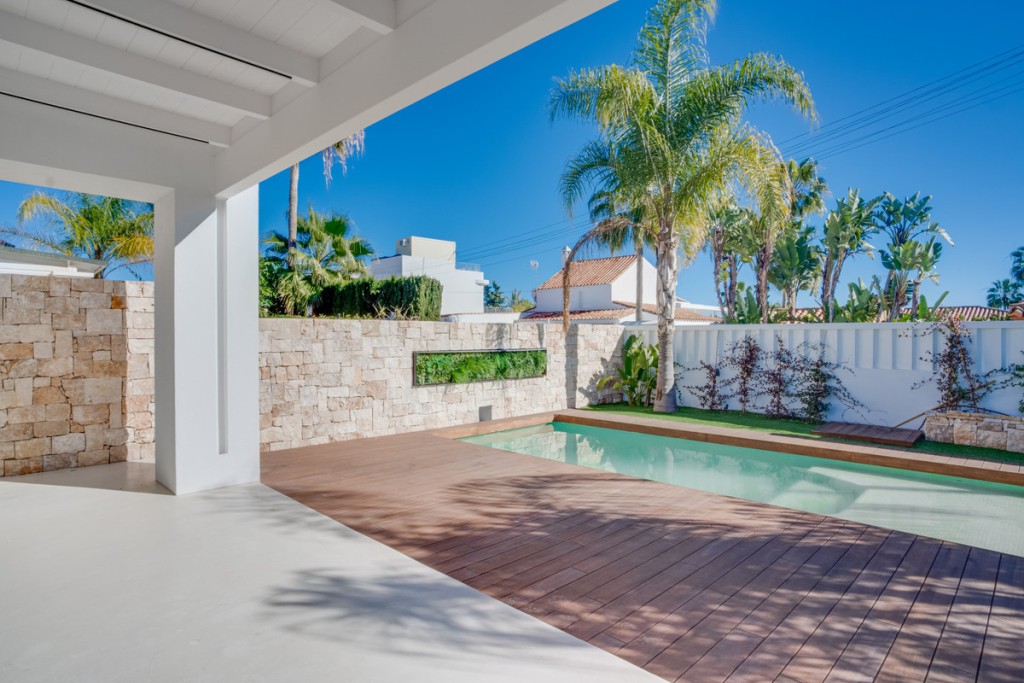 House in Estepona - view 1