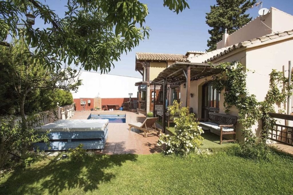 House in Marbella Del Este - view 1