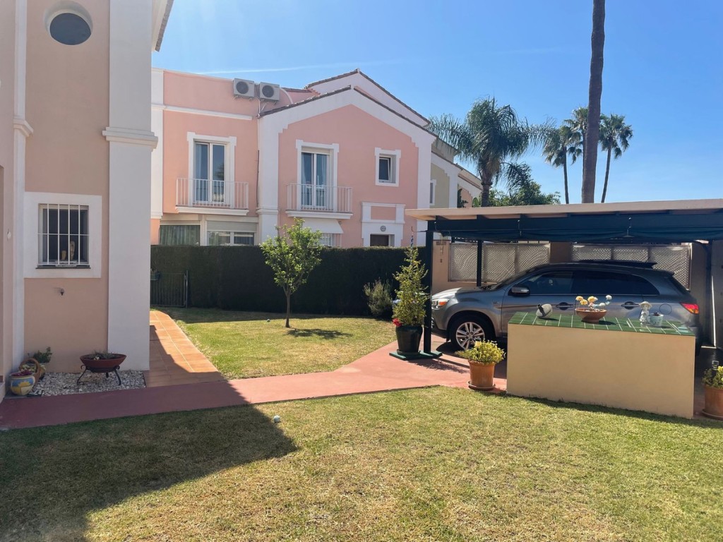 House in San Pedro de Alcantara - view 1