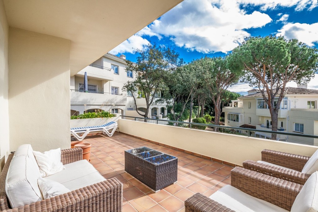 Apartment in Marbella Del Este - view 1