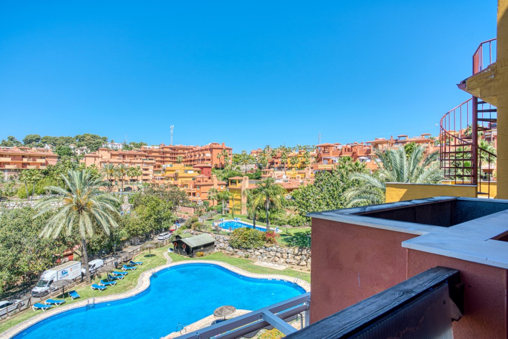 Apartment in Marbella Del Este - view 1