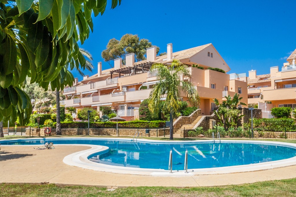 Apartment in Marbella Del Este - view 1