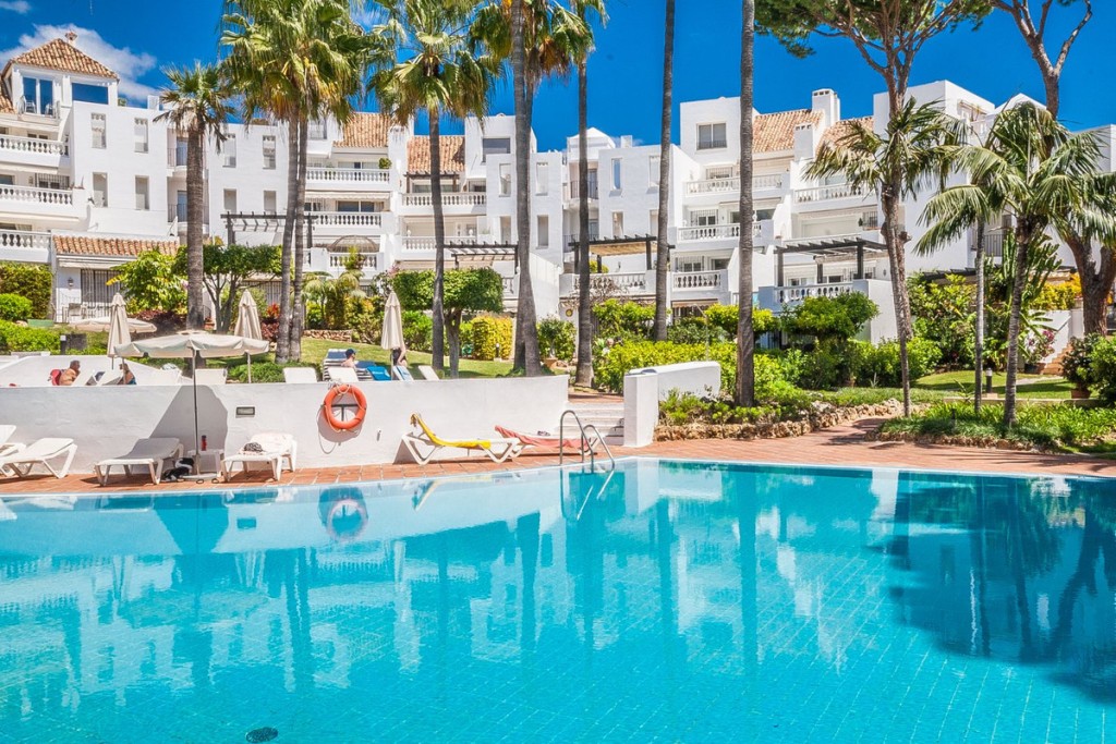 Apartment in Marbella Del Este - view 1