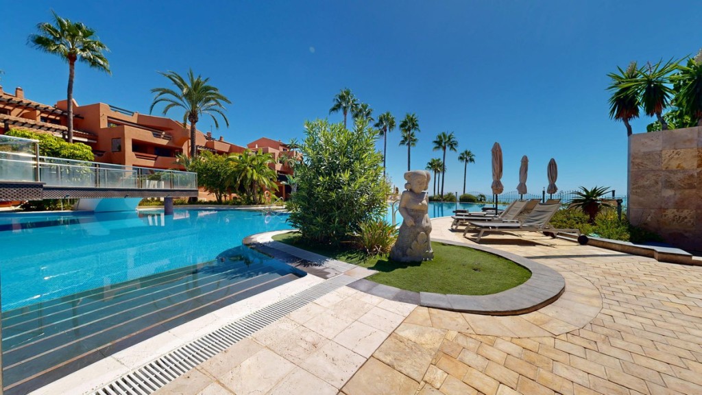 Apartment in Estepona - view 1