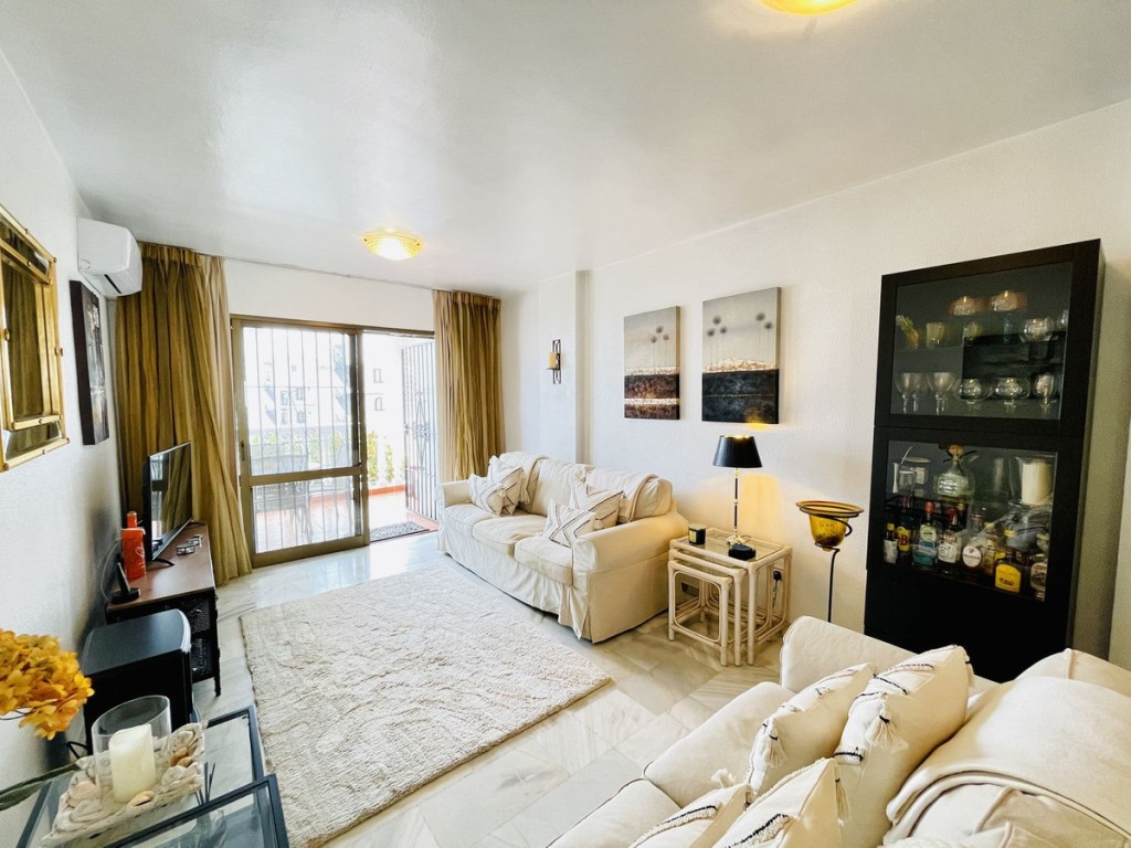 Apartment in Calahonda - view 1