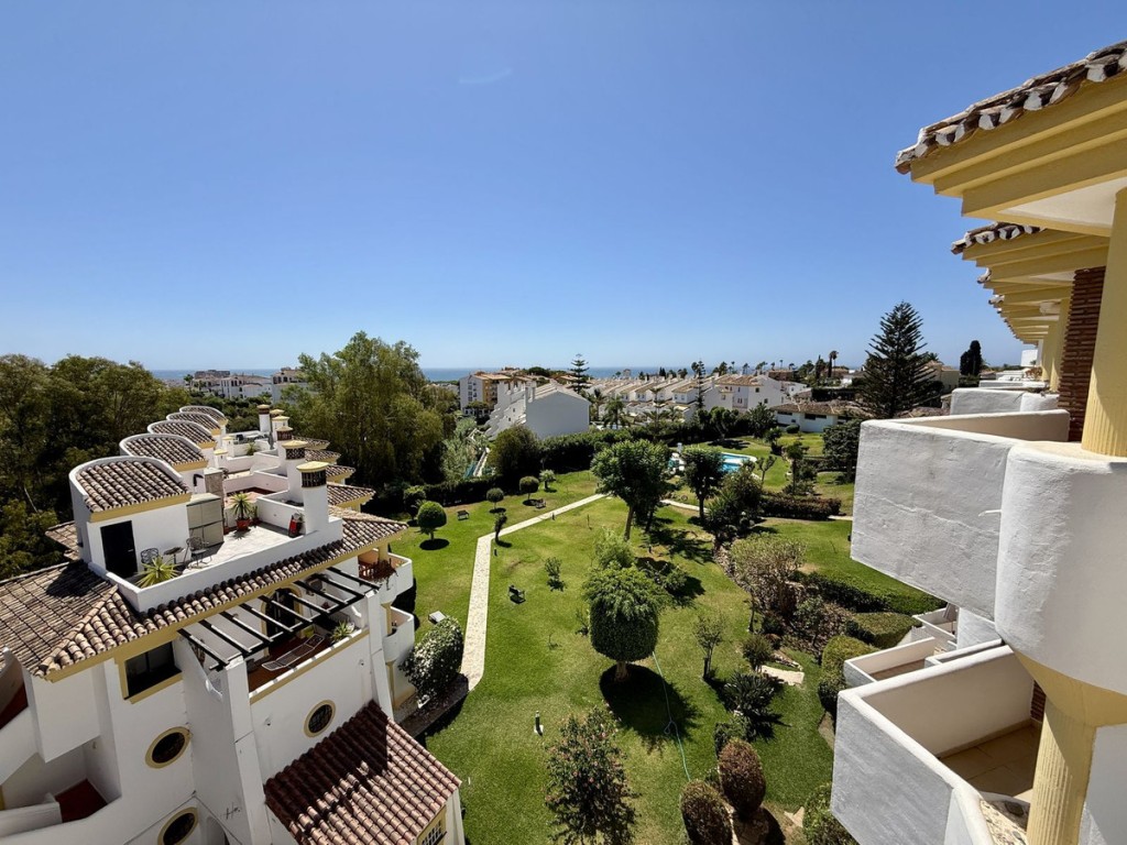 Penthouse in Sitio de Calahonda - view 1
