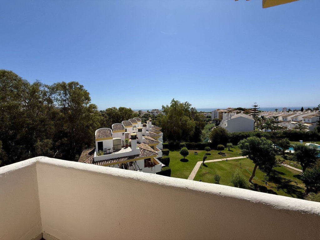 Penthouse in Sitio de Calahonda - view 1