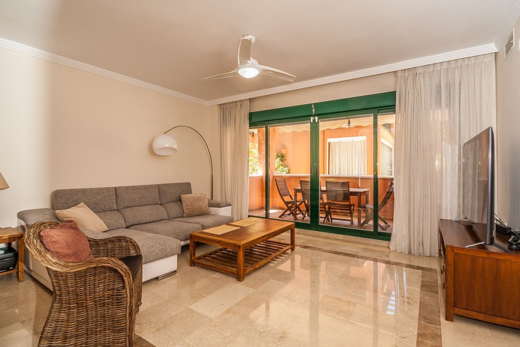 Apartment in Marbella Del Este - view 1