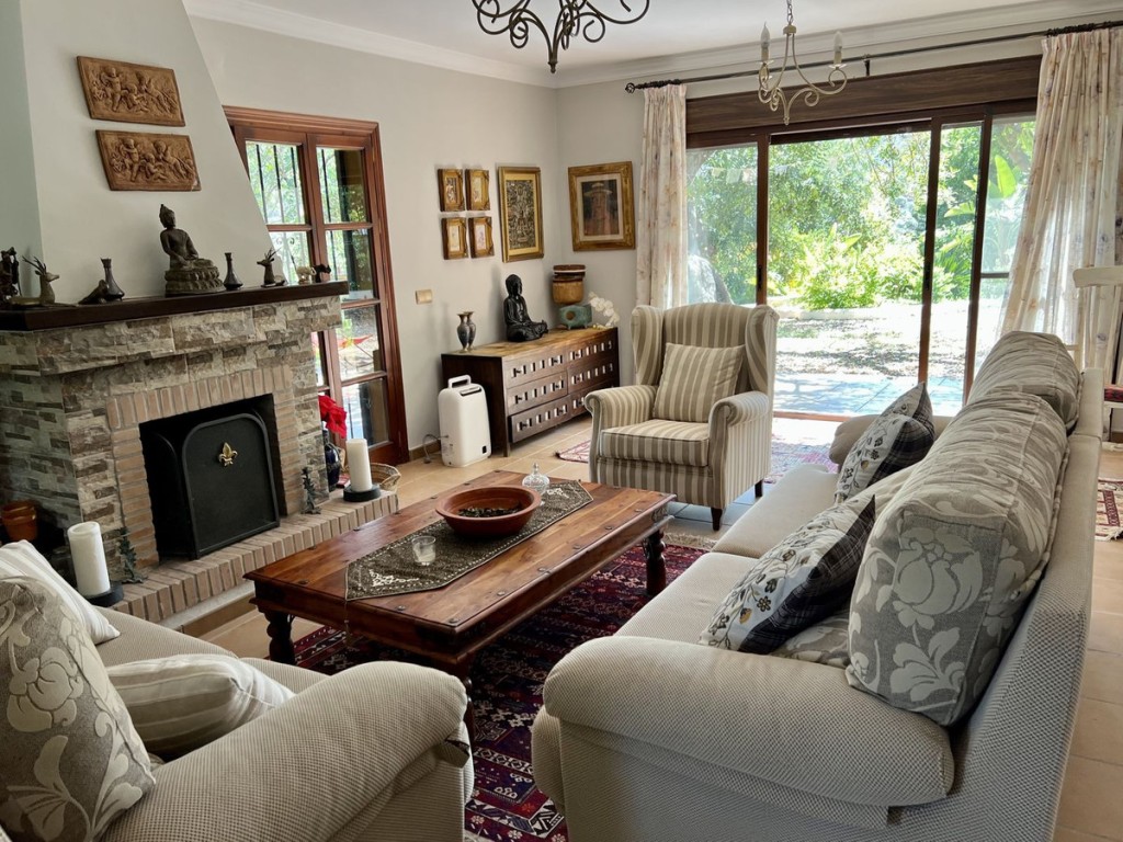 House in Estepona - view 1