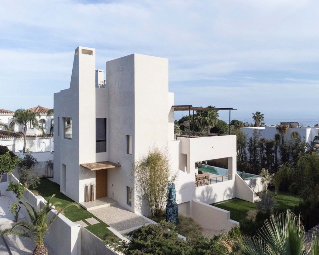 Villa in Marbella Del Este - view 1
