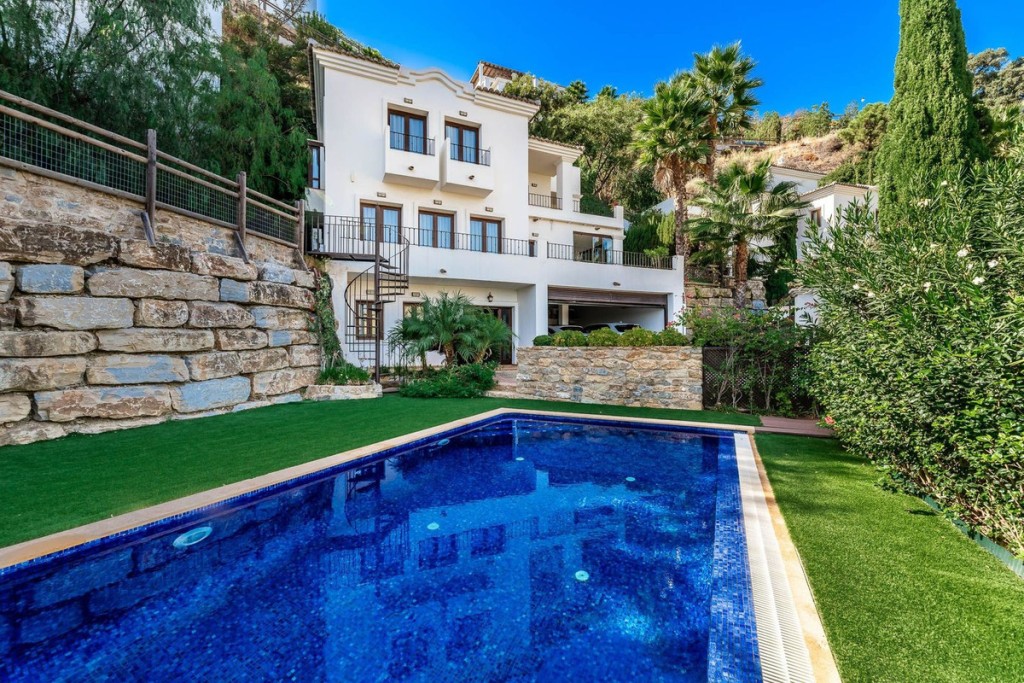 Villa in Malaga - view 1