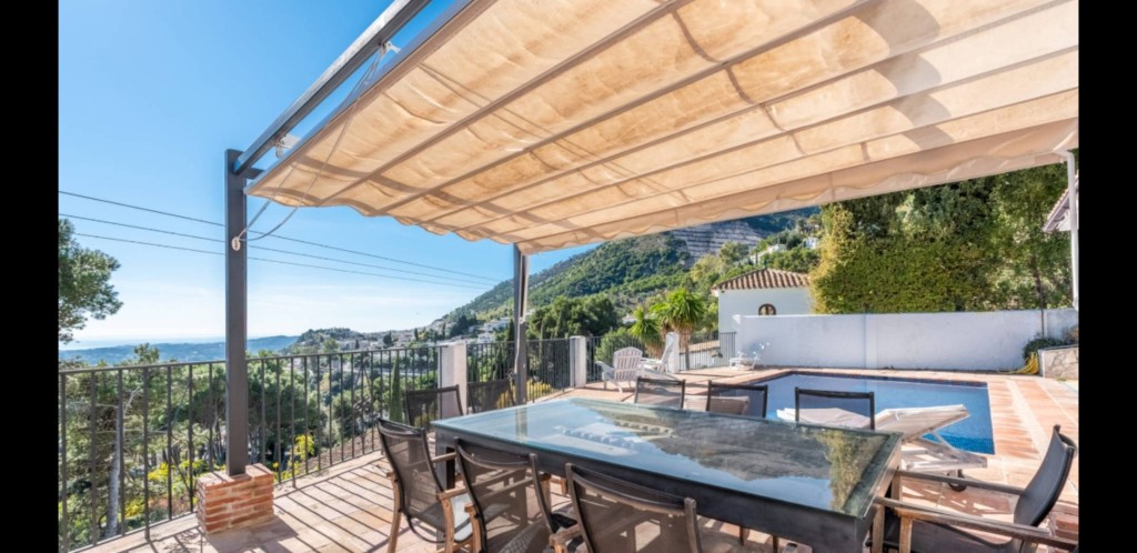 Villa in Malaga - view 1