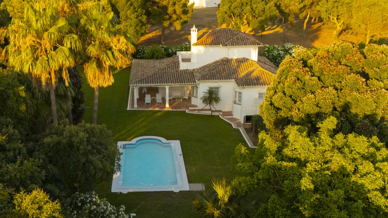 Villa in San Roque - view 1