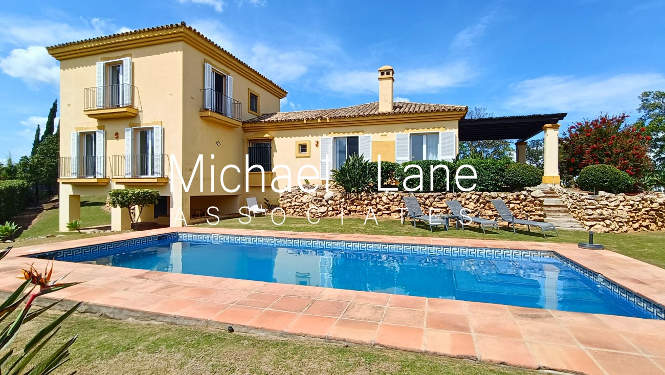 Villa in San Roque - view 1