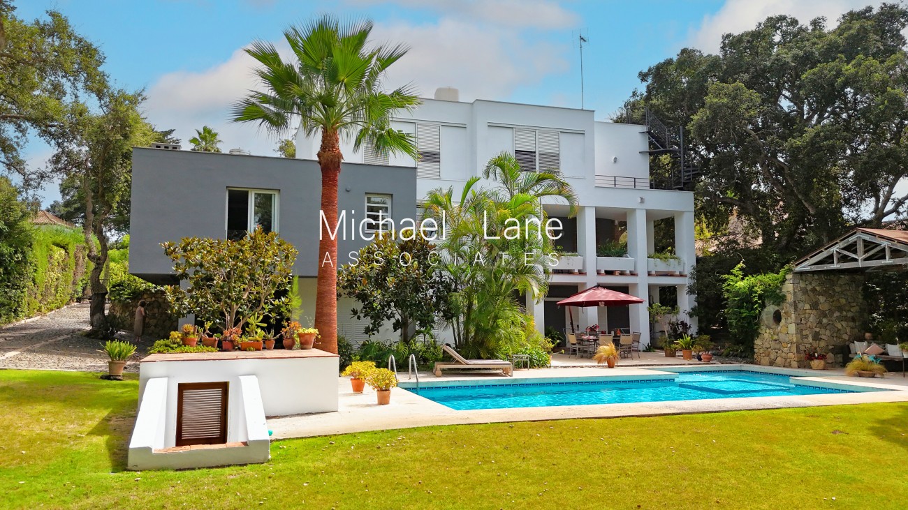 Villa in San Roque - view 1
