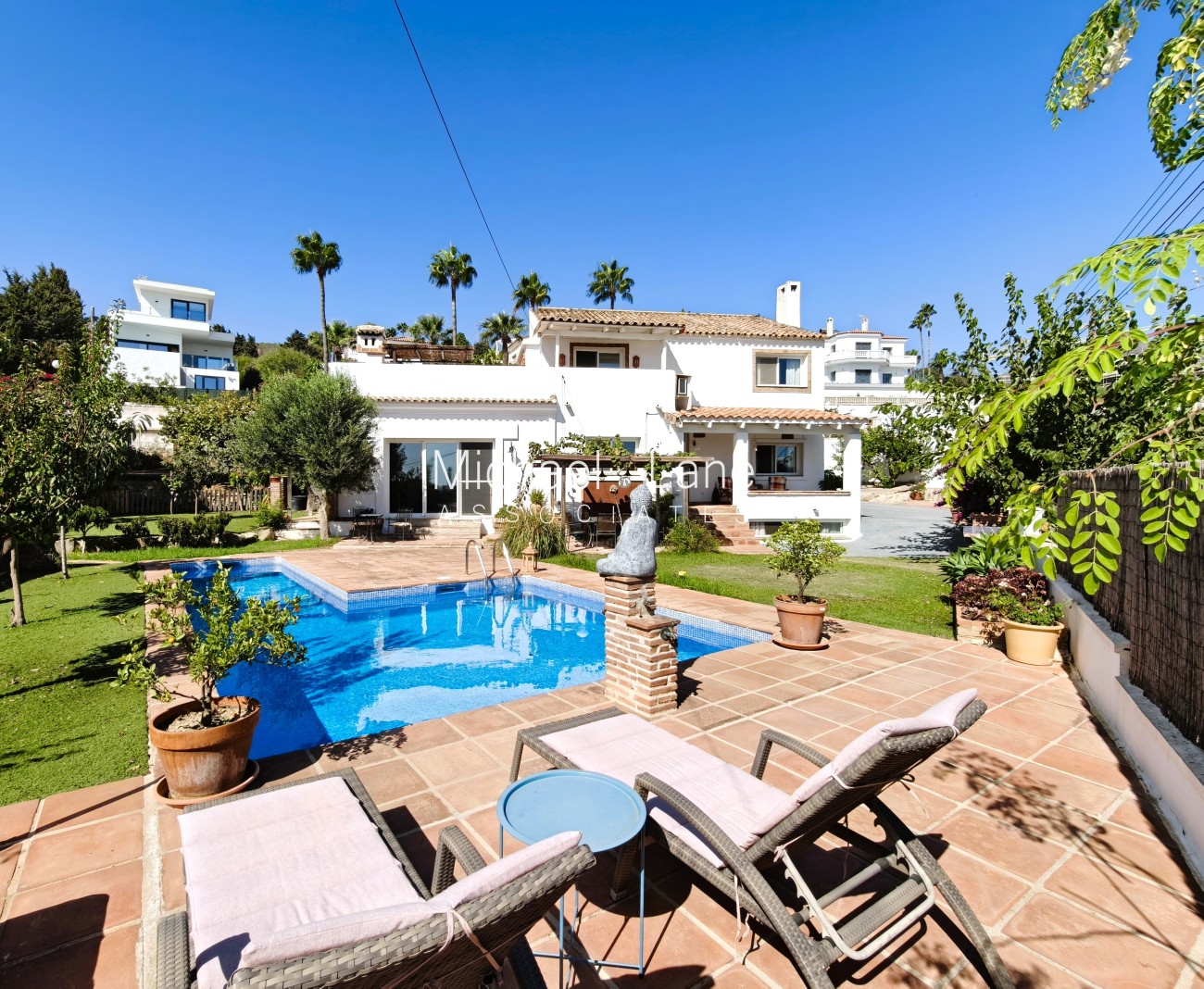 House in Estepona - view 1