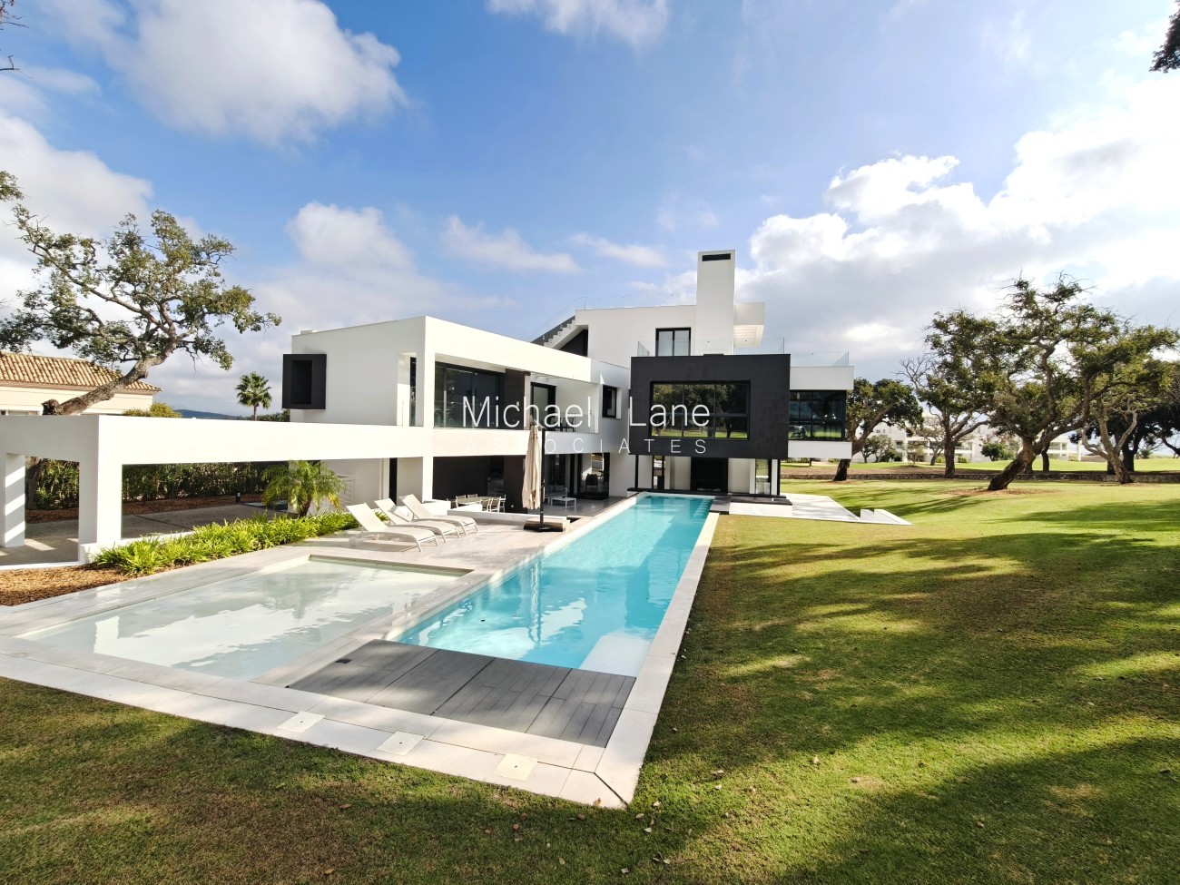 House in San Roque - view 1