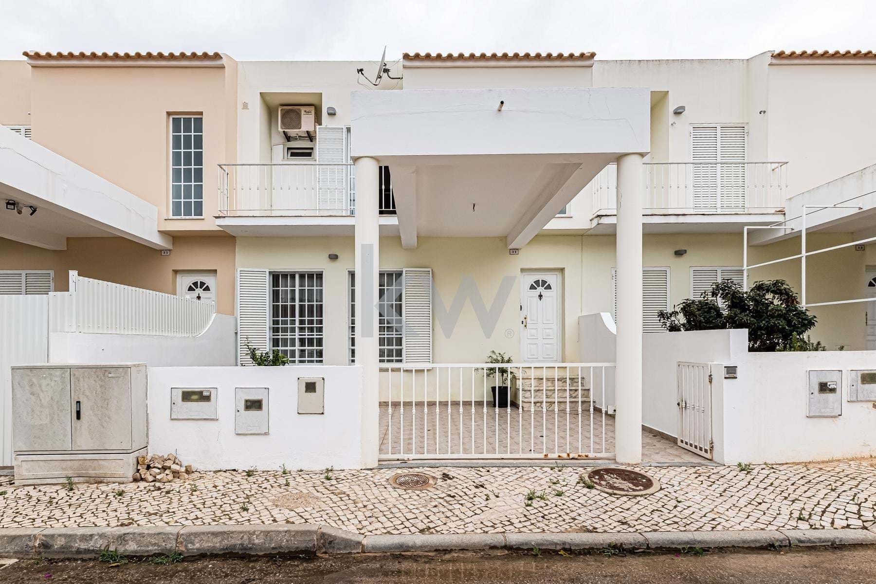 Villa in Pera - view 1