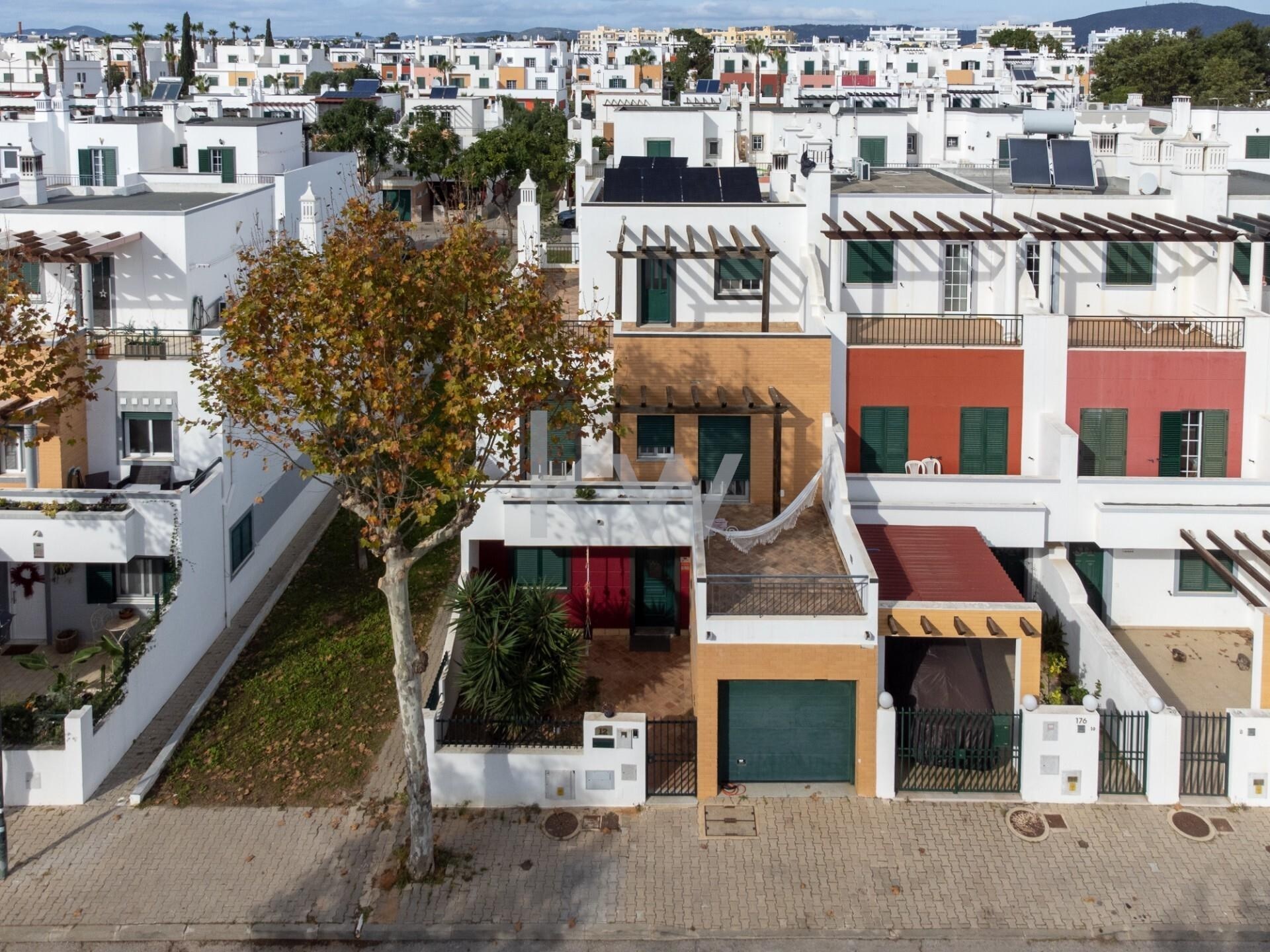 Villa in Quelfes - view 1