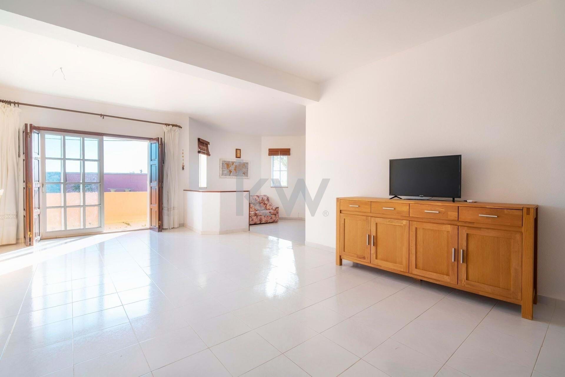 Villa in Pera - view 1