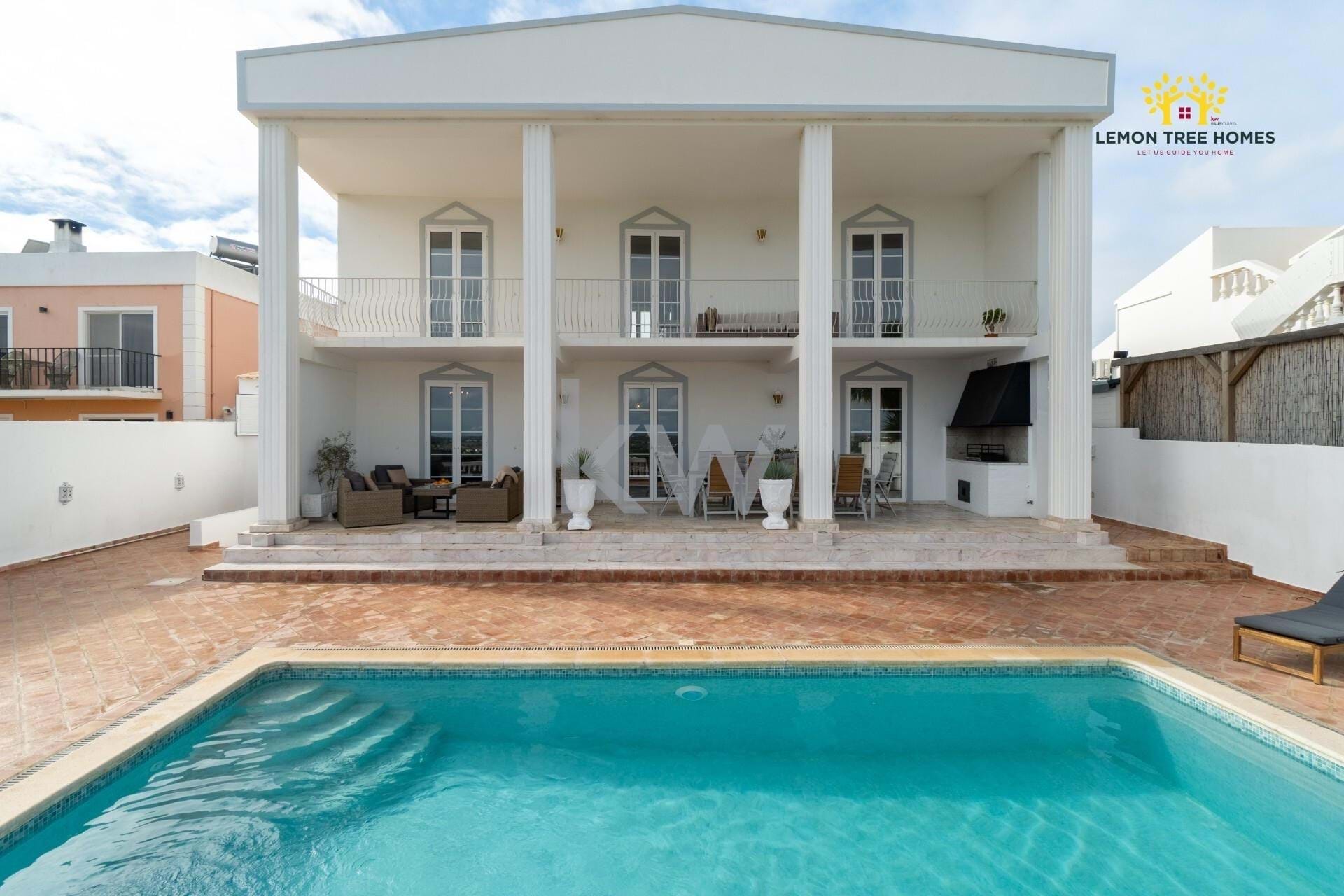 Villa in Moncarapacho - view 1