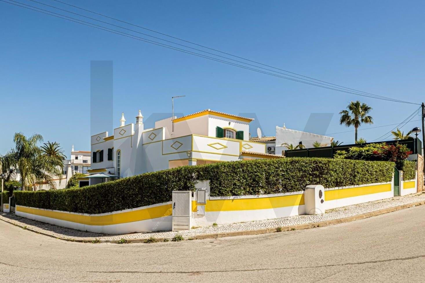 Villa in Guia - view 1