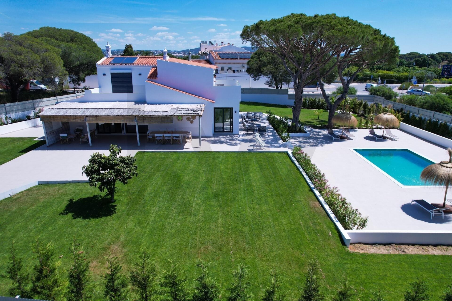 Villa in Almancil - view 1