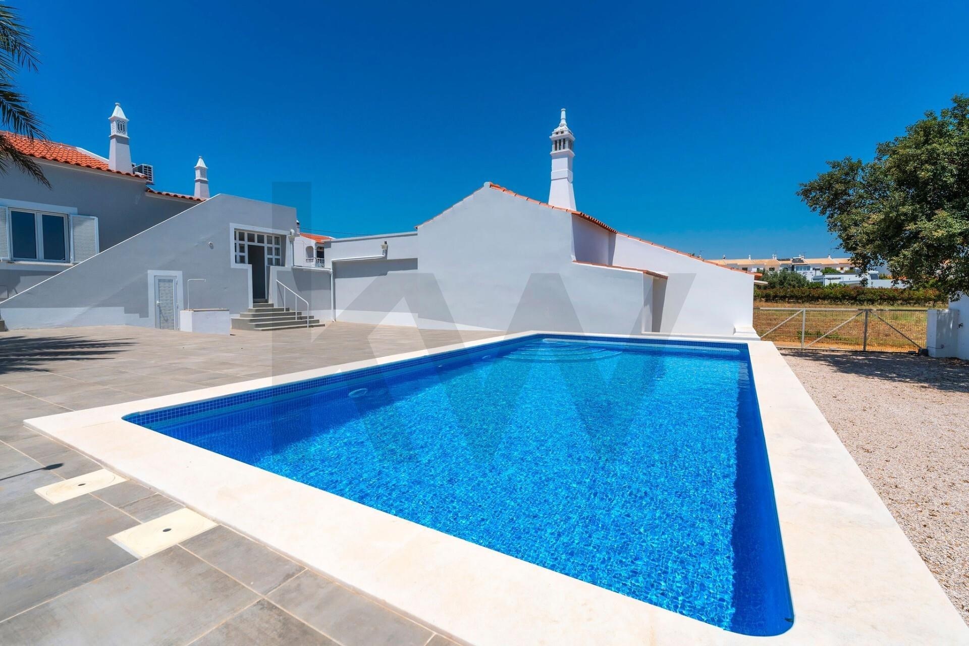 Villa in Vila Real de Santo Antonio - view 1